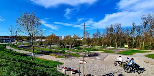 Radfahrer auf dem Pumptrack Burgkirchen a. d. Alz, © Gemeinde Burgkirchen a. d. Alz