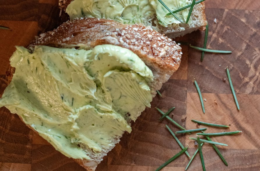 Kr&auml;uterbutter vom Biohof Gallenbach, &copy; Inn-Salzach Tourismus