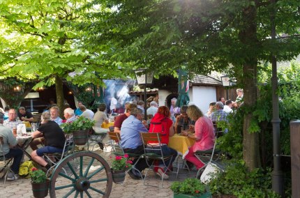 Gasthaus Pension Mayrhofer in Haiming Biergarten, © Gasthaus Mayrhofer