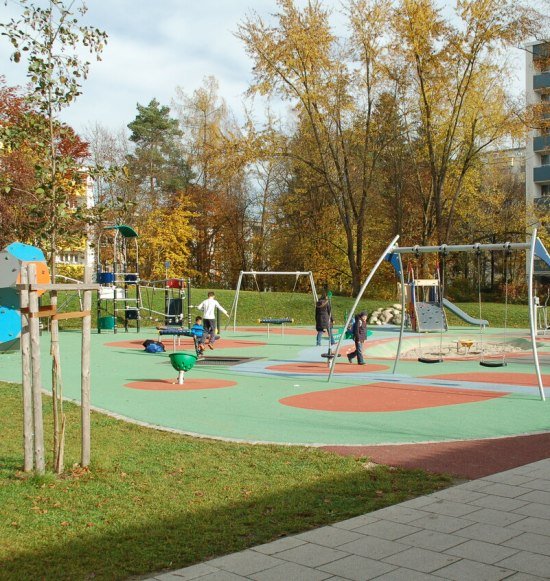 Mehrgenerationen-Anlage f&uuml;r Kinder bis sportliche Senioren in Waldkraiburg am Inn, &copy; Stadtbau Waldkraiburg GmbH