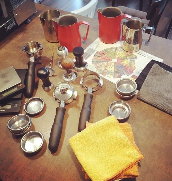 Utensilien für einen Baristakurs bei CaTienda, © CaTienda