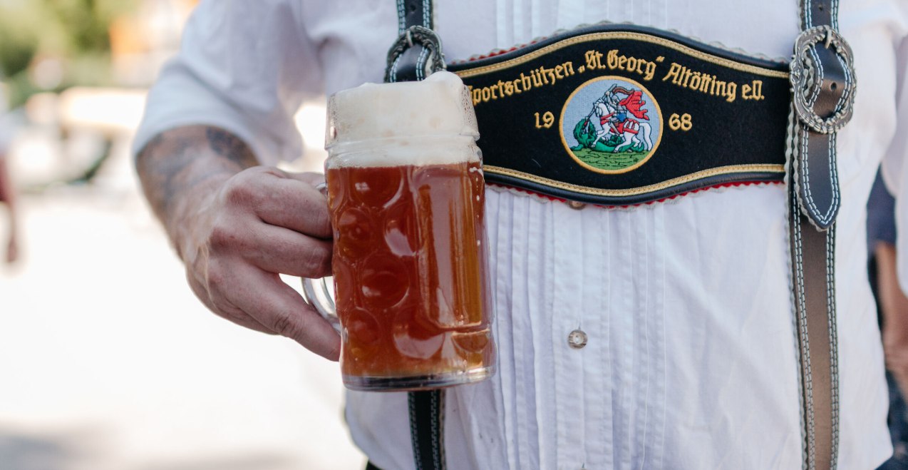 Lederhose und Ma&szlig; Bier, &copy; Inn-Salzach Tourismus