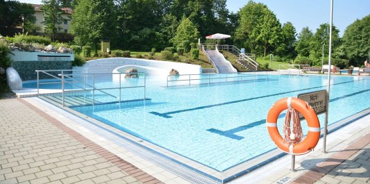 Becken im Freibad Neumarkt-St. Veit, &copy; Stadt Neumarkt-St. Veit