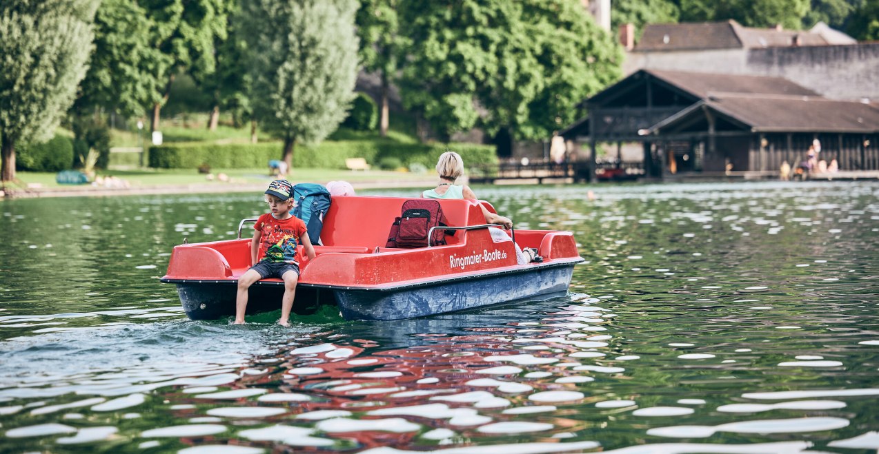 Tretboot fahren auf dem W&ouml;hrsee Burghausen, &copy; oberbayern.de, Tobias K&ouml;hler