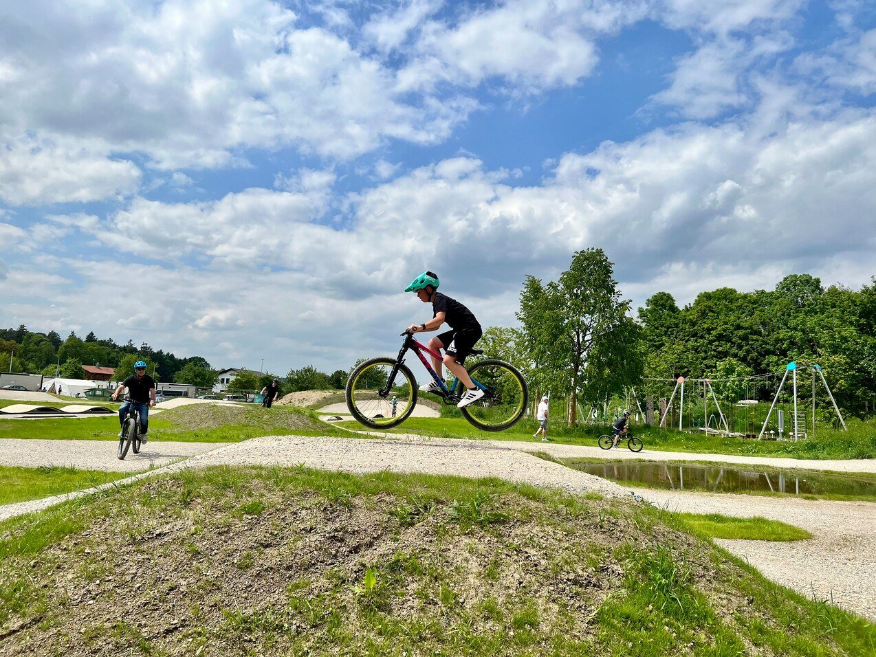 Radsportler im Bikepark Burghausen, © Stadt Burghausen