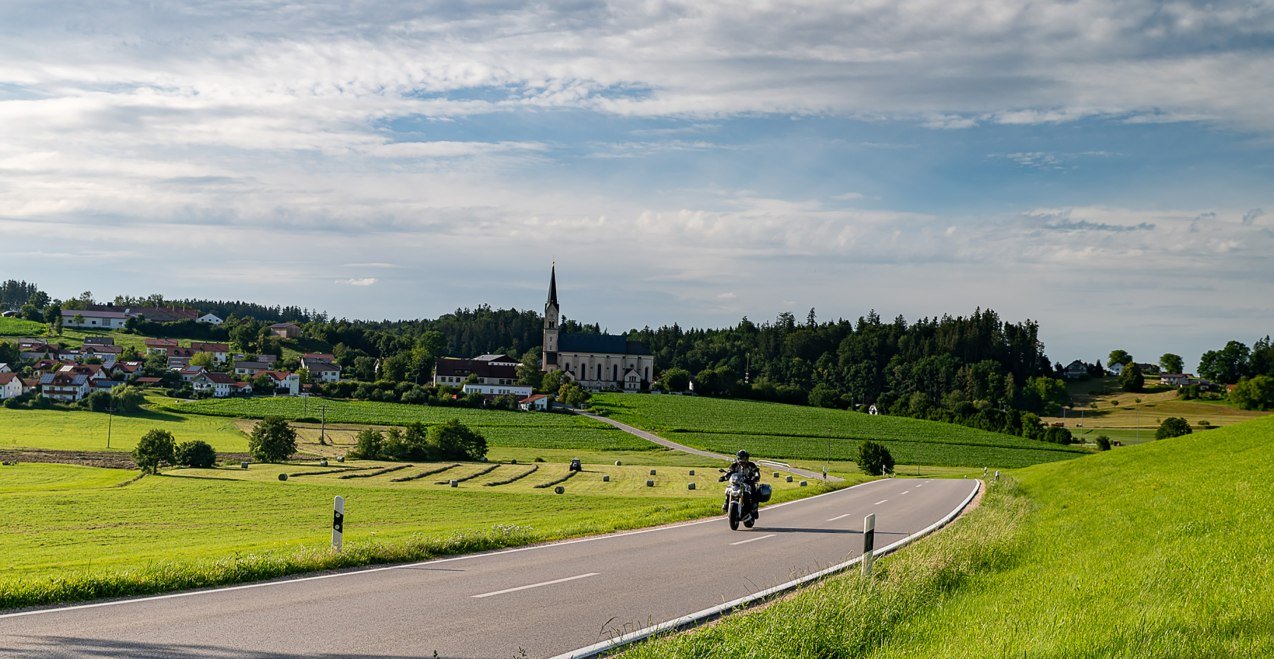 Motorradfahrt bei Unterneukirchen, &copy; MOTORCYCLEPICS