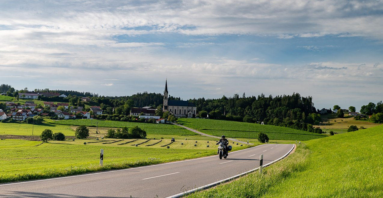 Motorradfahrt bei Unterneukirchen, &copy; MOTORCYCLEPICS