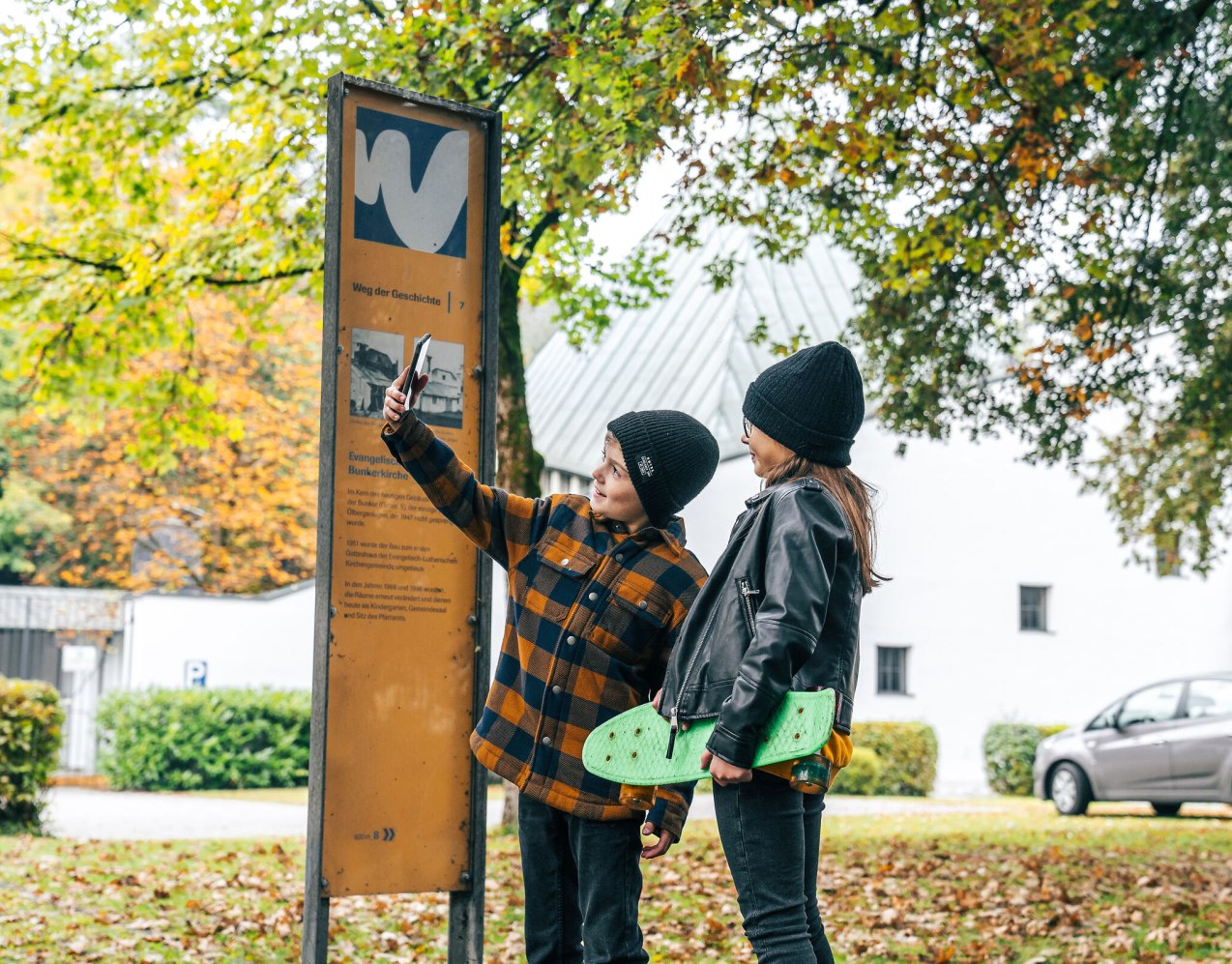 Kinder beim Selfie machen, &copy; Inn-Salzach Tourismus