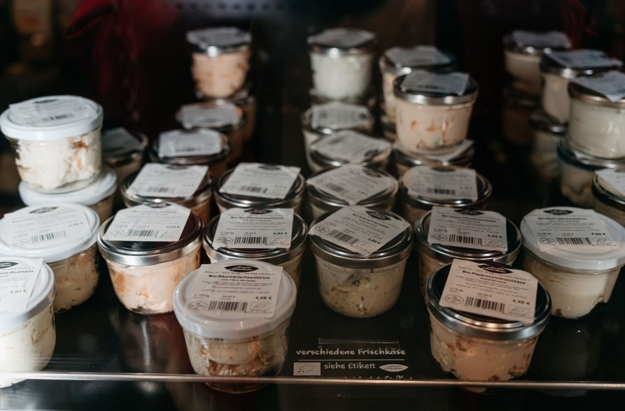 Produktsortiment der Alztaler Hofmolkerei, © Inn-Salzach Tourismus