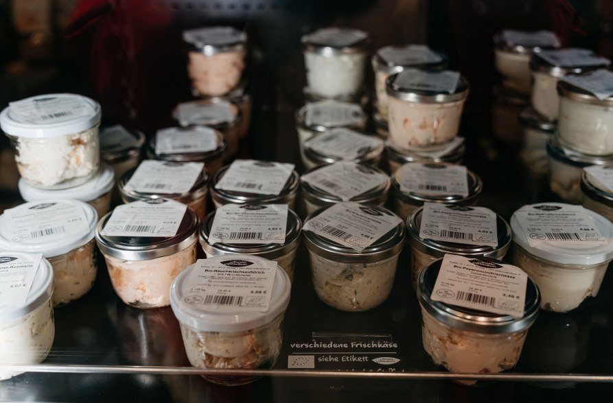 Produktsortiment der Alztaler Hofmolkerei, &copy; Inn-Salzach Tourismus