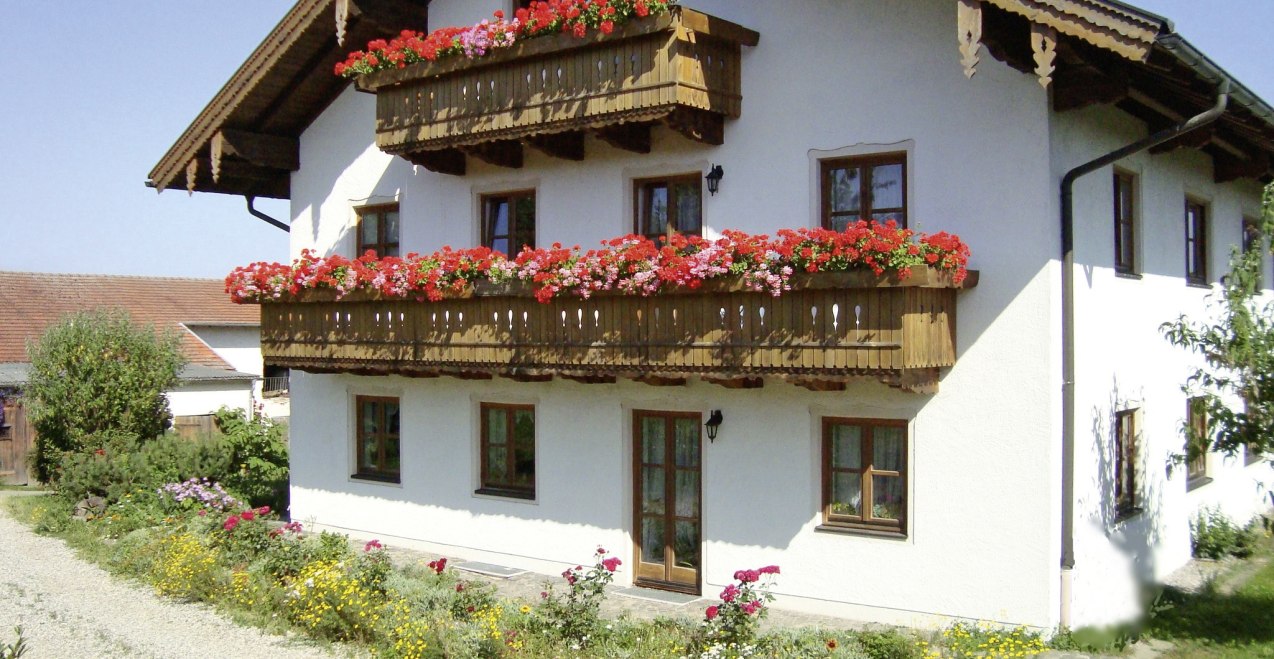 Gästezimmer Bergmann Burgkirchen_Außenansicht