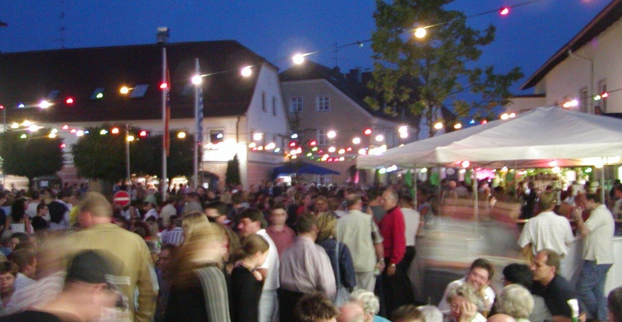 Besucher des Dorffests Ampfing, &copy; Gemeinde Ampfing