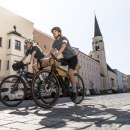 Radler am Stadtplatz M&uuml;hldorf , &copy; Inn-Salzach Tourismus