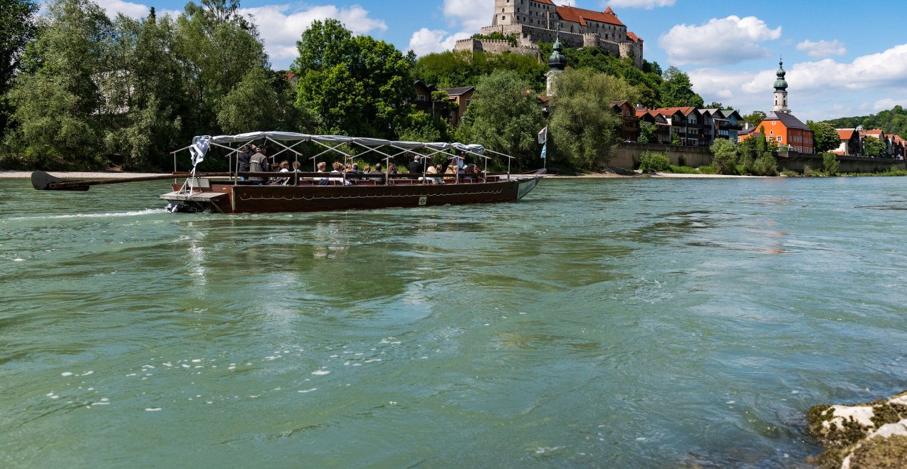 Plättenfahrt auf der Salzach bei Burghausen , © oberbayern.de, Peter von Felbert