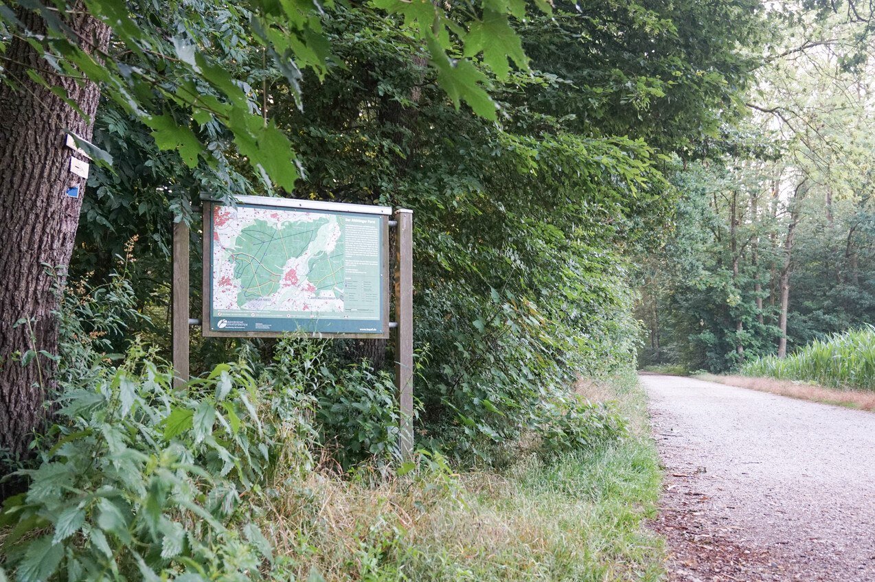 Beginn des Trimmpfads Altötting am Öttinger Forst.