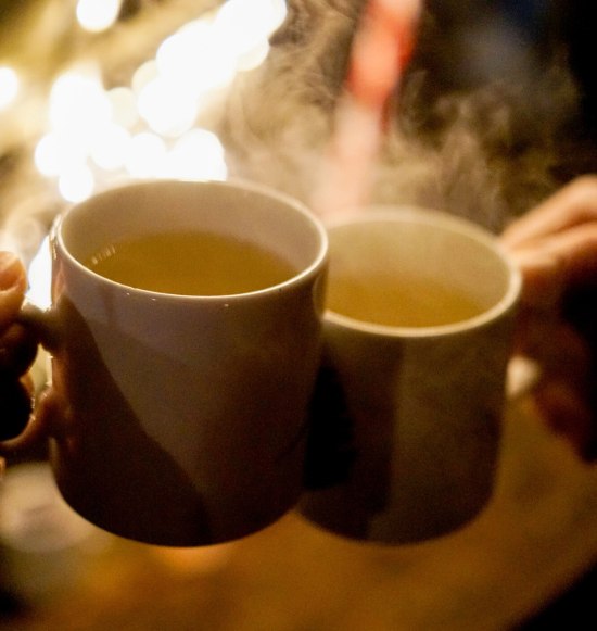 Gl&uuml;hweintrinken am Christkindlmarkt, &copy; Inn-Salzach Tourimus