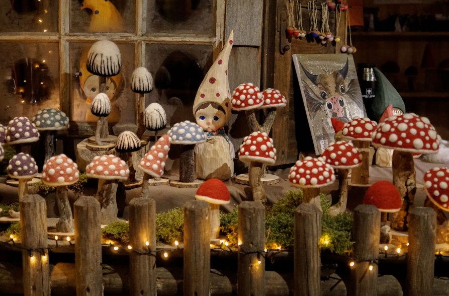 Dekorative Fliegenpilze auf der Waldweihnacht Halsbach, &copy; Inn-Salzach Tourismus