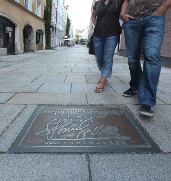 Street of Fame in den Grüben in Burghausen, © Burghauser Touristik