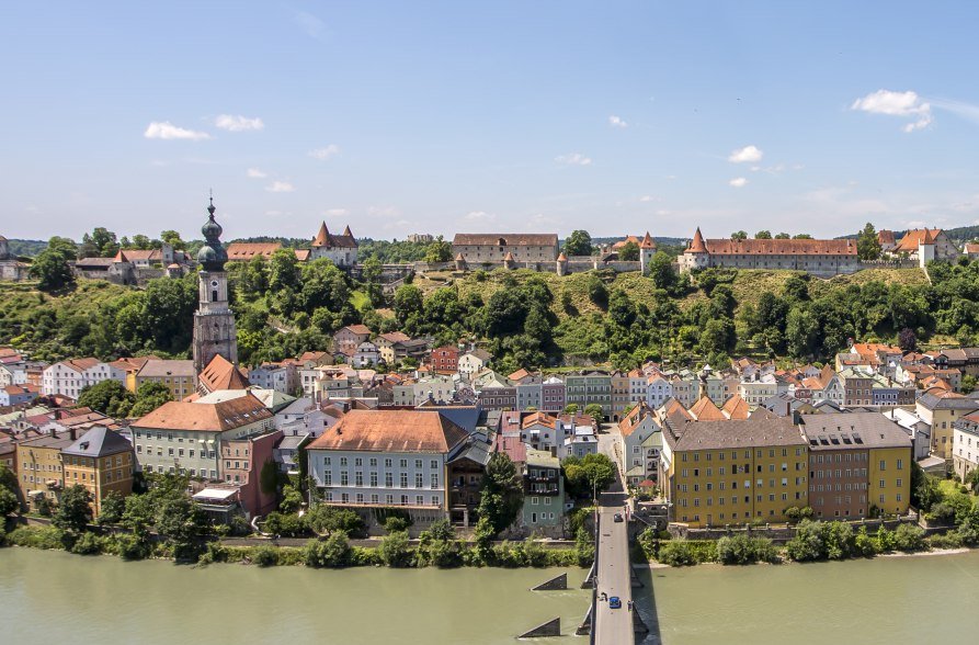 Burghausen von Ach aus, Panorama, Burg Burghausen, © Tourismusverband Inn-Salzach