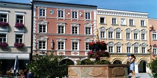 Der Marktplatz im Inn-Salzach-Stil in Kraiburg am Inn