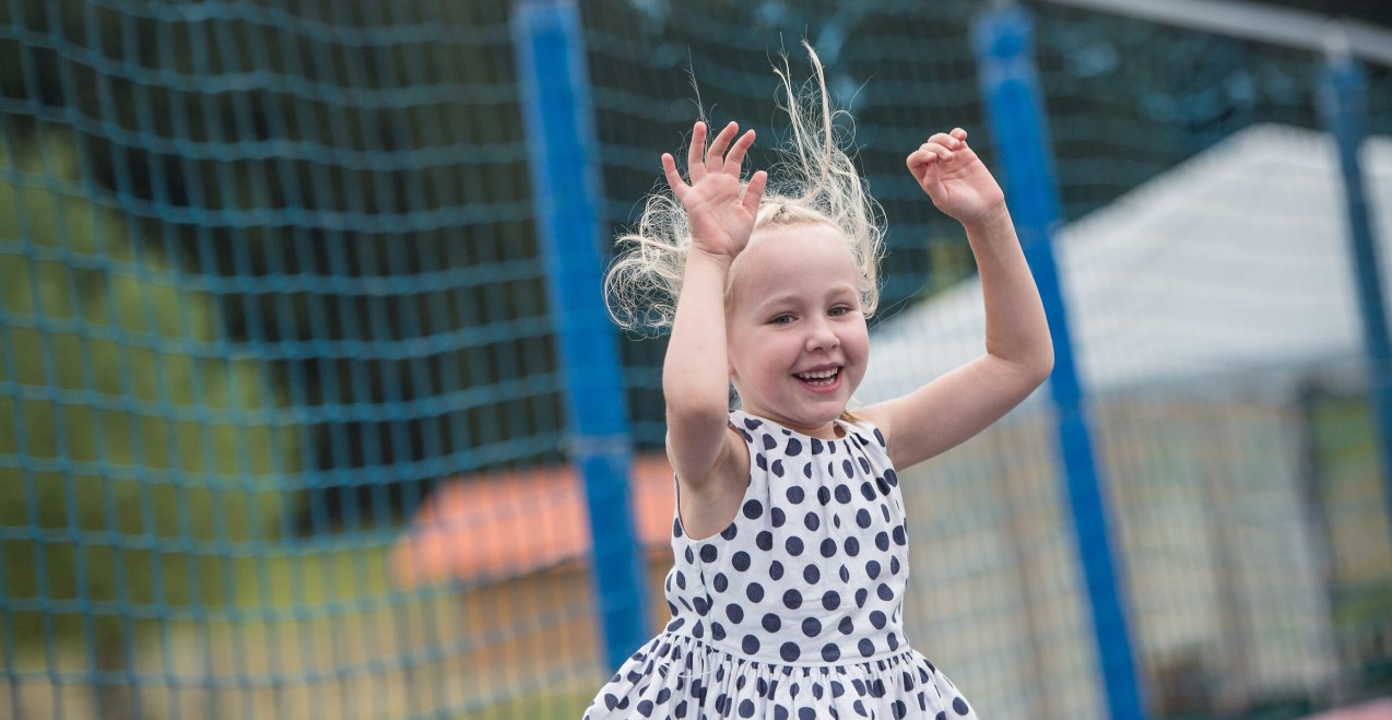Kind springt im Trampolin, &copy; Inn-Salzach Tourismus