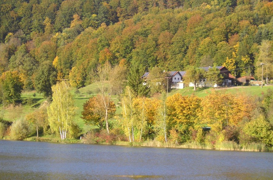 Schusterbauer vom See aus