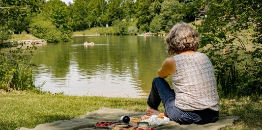 Picknick am Badesee Hochmühl, © Inn-Salzach Tourismus