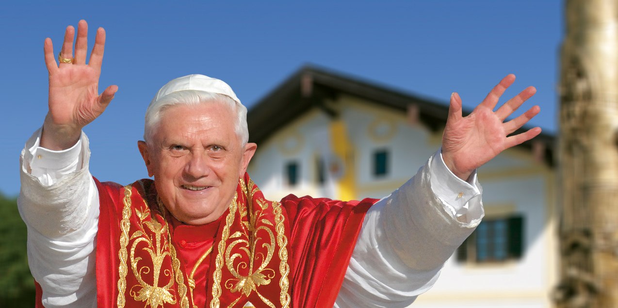 Papst em. Benedikt XVI. in Marktl, &copy; Dionys Asenkerschbaumer
