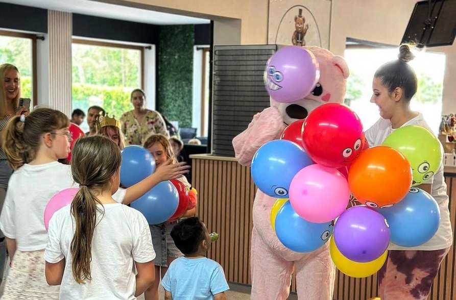 Luftballons und Kinder im Magic Kids MIALAND Waldkraiburg, &copy; Magic Kids MIALAND