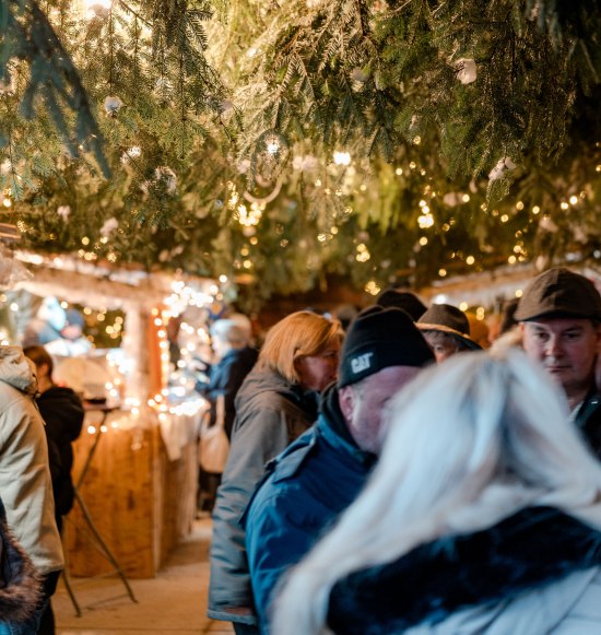 Besucher auf der Erhartinger Bergweihnacht, &copy; Inn-Salzach Tourismus