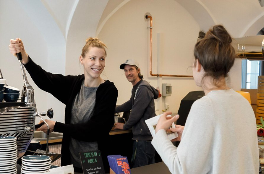 Service im MaxHase Kaffee in Mühldorf , © Inn-Salzach Tourismus