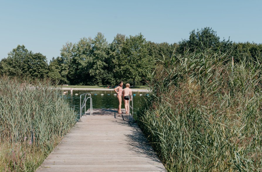 Baden und Spielen in der Grünen Lagune in Ampfing, © Inn-Salzach Tourismus