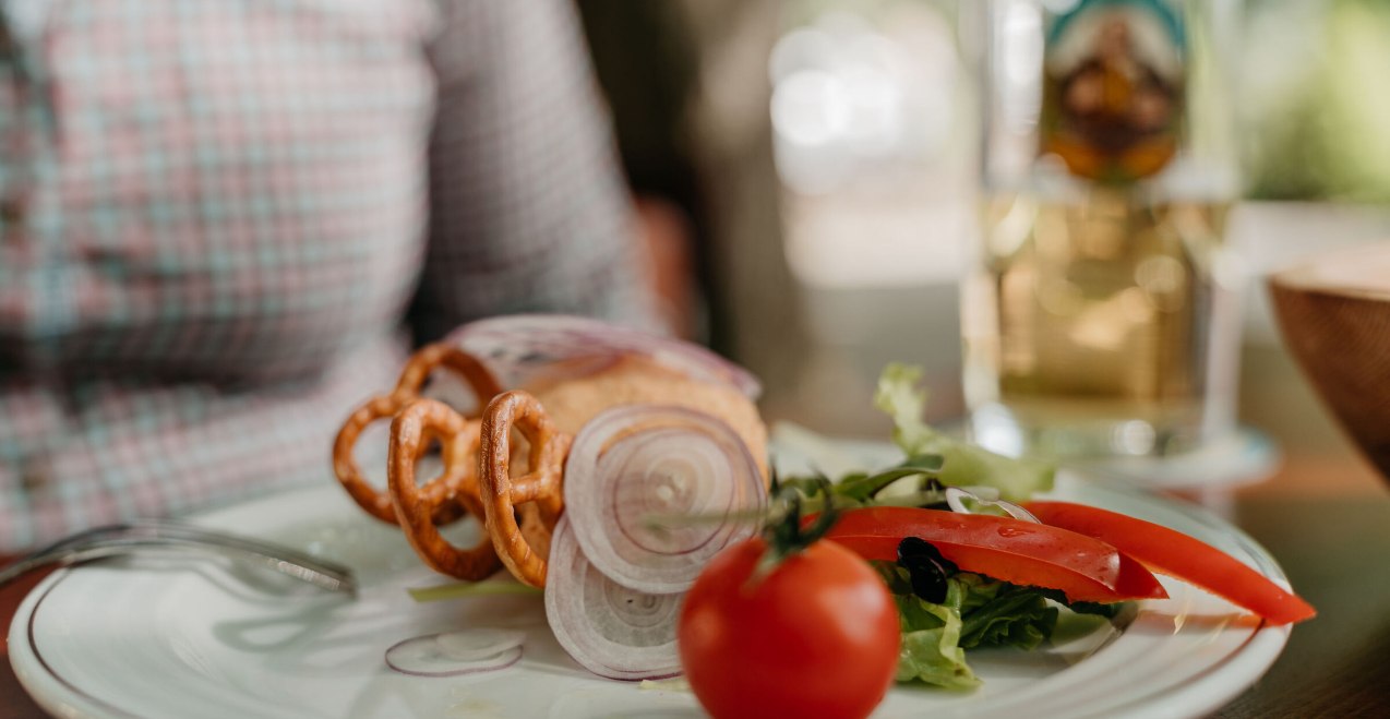 Brotzeit bei Br&auml;u im Moos, &copy; Inn-Salzach Tourismus