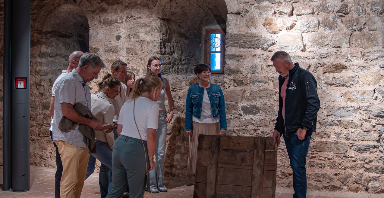 Schlossturmf&uuml;hrung Haag mit Gruppe, &copy; Inn-Salzach Tourismus