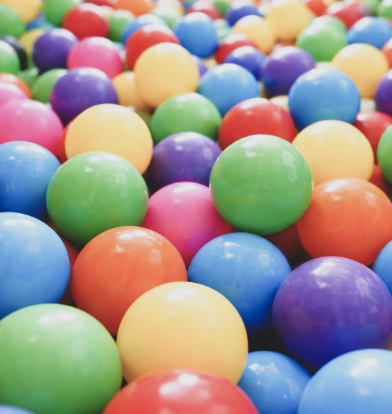 Bunte B&auml;lle im B&auml;llebad, &copy; Inn-Salzach Tourismus