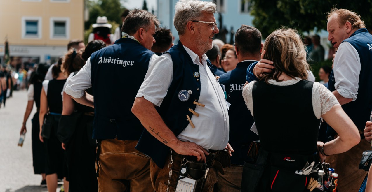 Die KellnerInnen der Brauerei Hell beim Dultauszug, &copy; Tourismusverband Inn-Salzach
