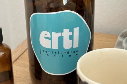 ertl.kaffee Flasche mit Bohnen, © ertl.kaffee