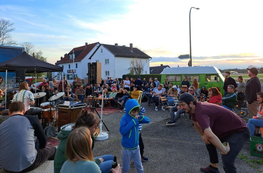 Konzert vor dem Plattenzimmer, &copy; Plattenzimmer e. V.
