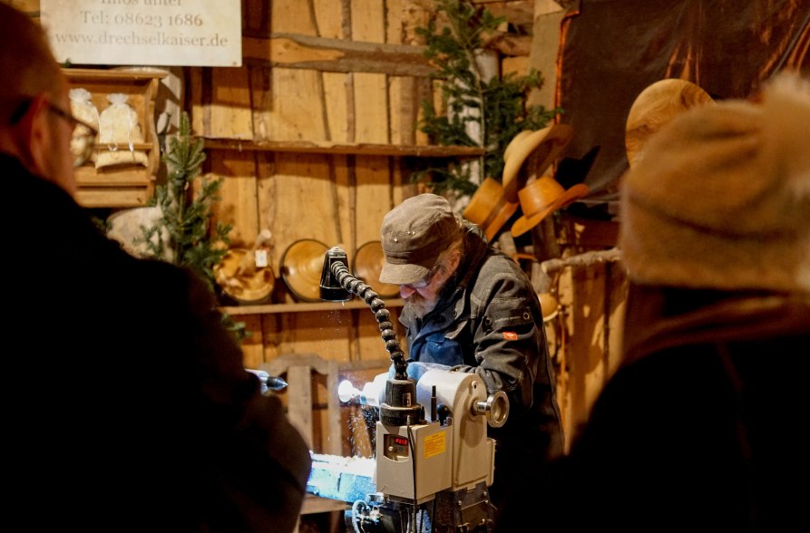 Kunsthandwerk auf der Waldweihnacht Halsbach, &copy; Inn-Salzach Tourismus