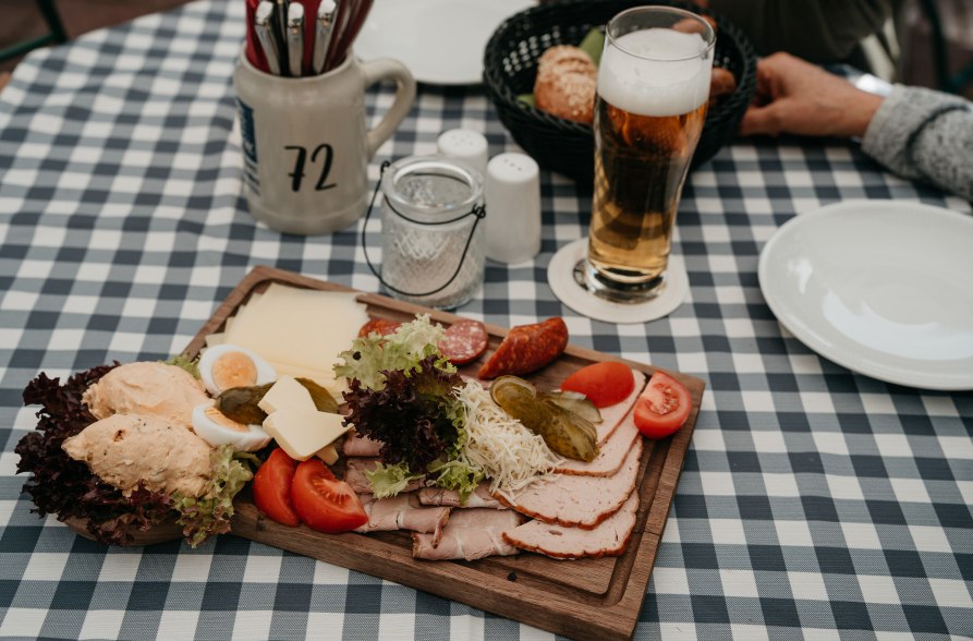 Brotzeit im Gasthof Schwarz, &copy; Inn-Salzach Tourismus