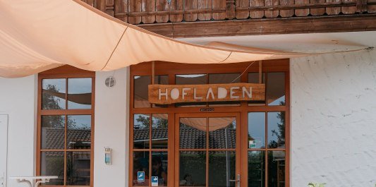 Eingang zum Hofladen des Biohofs Eisgruber, © Inn-Salzach Tourismus