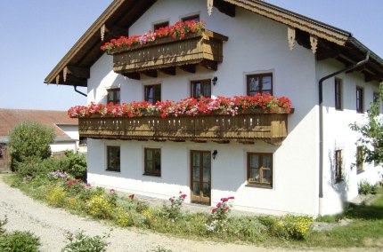 Gästezimmer Bergmann Burgkirchen_Außenansicht