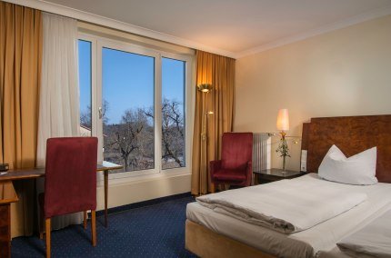 Doppelzimmer Hotel Gl&ouml;cklhofer Burghausen, &copy; Hotel Gl&ouml;cklhofer, Weber