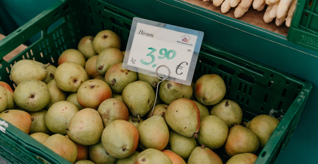 Äpfel in Kiste mit Preisschild, © Inn-Salzach Tourismus