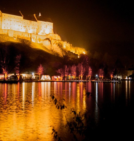 Erleuchteter W&ouml;hrsee mit zahlreichen Liachterl, &copy; Inn-Salzach Tourismus
