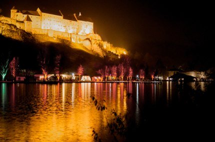 Erleuchteter Wöhrsee mit zahlreichen Liachterl, © Inn-Salzach Tourismus