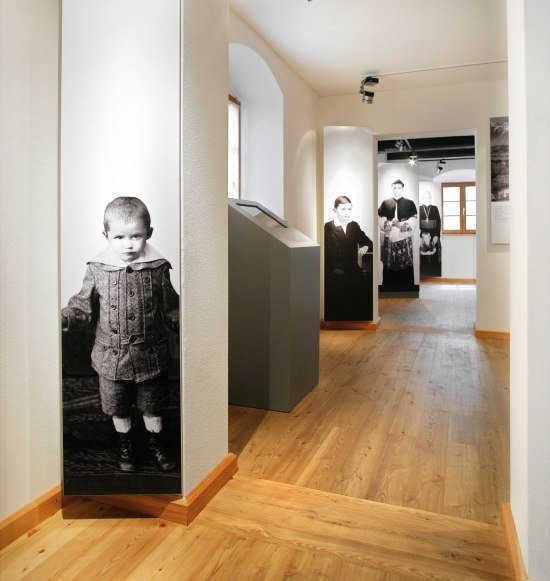 Papstgeburtshaus in Marktl mit Ausstellung, &copy; Dionys Asenkerschbaumer