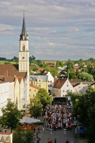 Besucher der Nacht der Musik in Neumarkt-St. Veit, &copy; Verkehrs- und Werbegemeinschaft Neumarkt-Sankt Veit