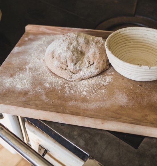 Brotteig beim Brotbacken bei Familie Maier in Gallenbach, © Inn-Salzach Tourismus