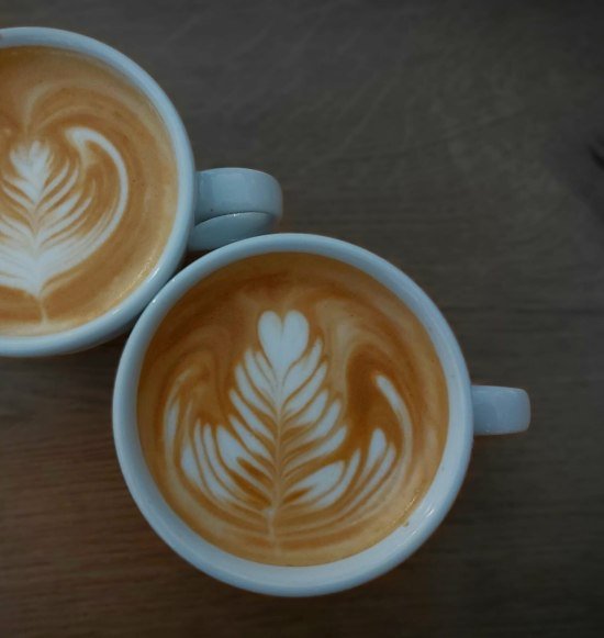Cappuccino mit Latte Art, © CaTienda